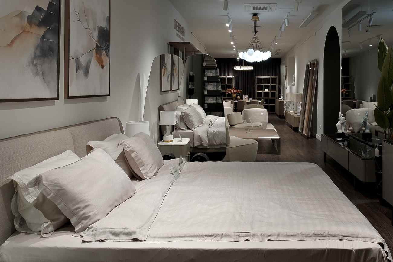 Кровать двуспальная бежевая 2