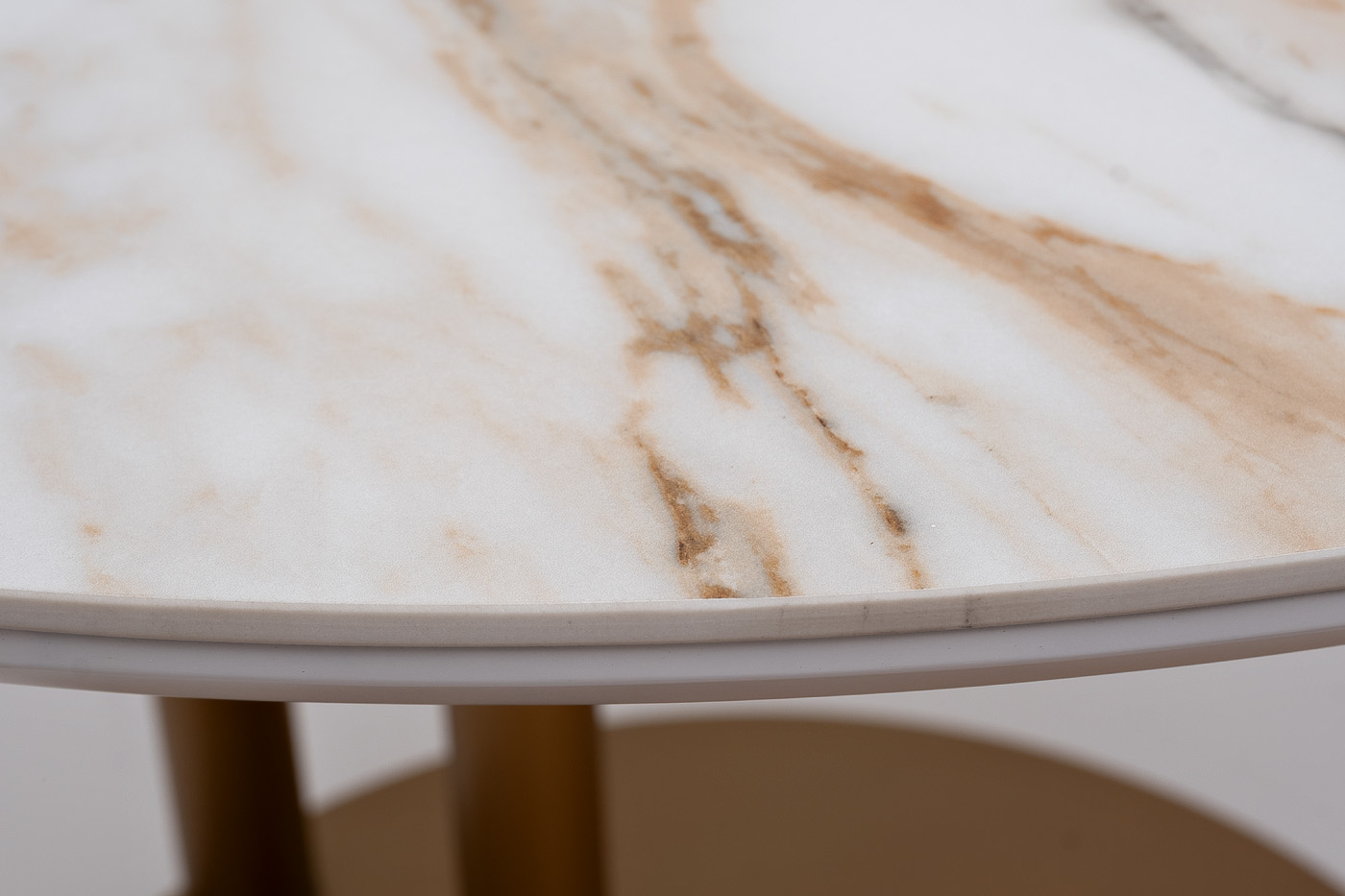 Стол журнальный в форме сердца 3