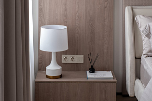 Лампа настольная (белый плафон)