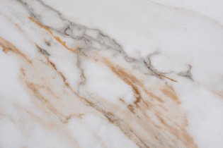 Стол журнальный в форме сердца